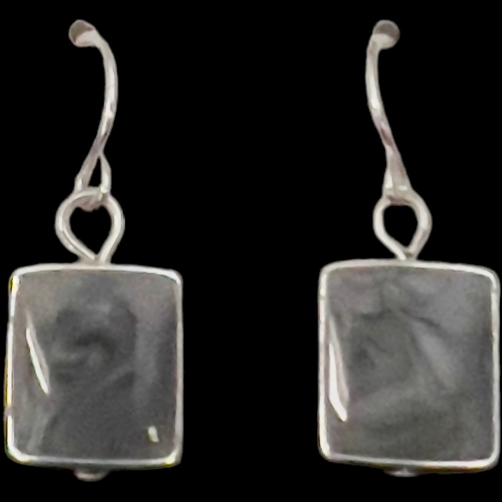 NWT Multi-Strand Silver tone & Gray Dainty Cubes Necklace with Matching Earrings - Picture 3 of 11